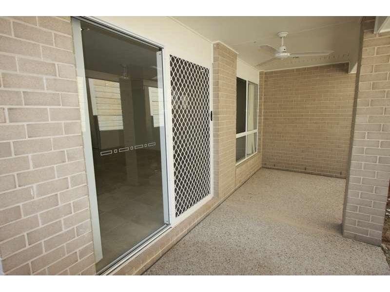 2/1 Essington Mews, Leichhardt QLD 4305