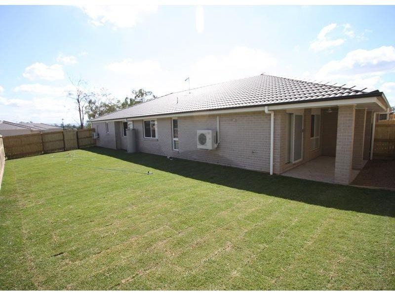 2/1 Essington Mews, Leichhardt QLD 4305