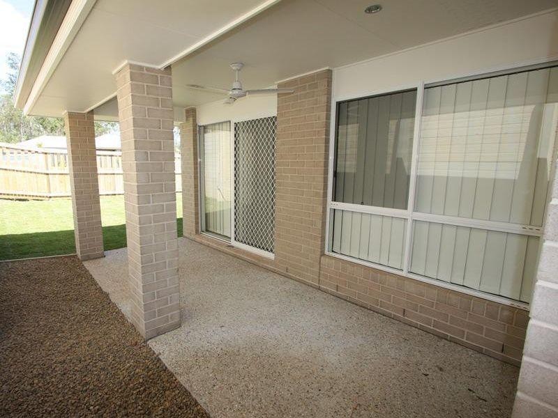 2/1 Essington Mews, Leichhardt QLD 4305
