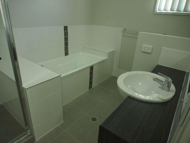 1/10 Hermes Way, Wulkuraka QLD 4305