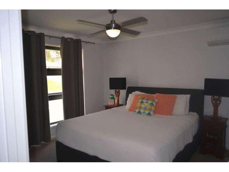 16 Pamphlett Street, Oxley QLD 4075