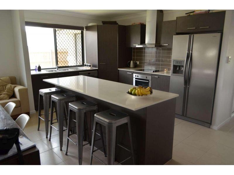 16 Pamphlett Street, Oxley QLD 4075