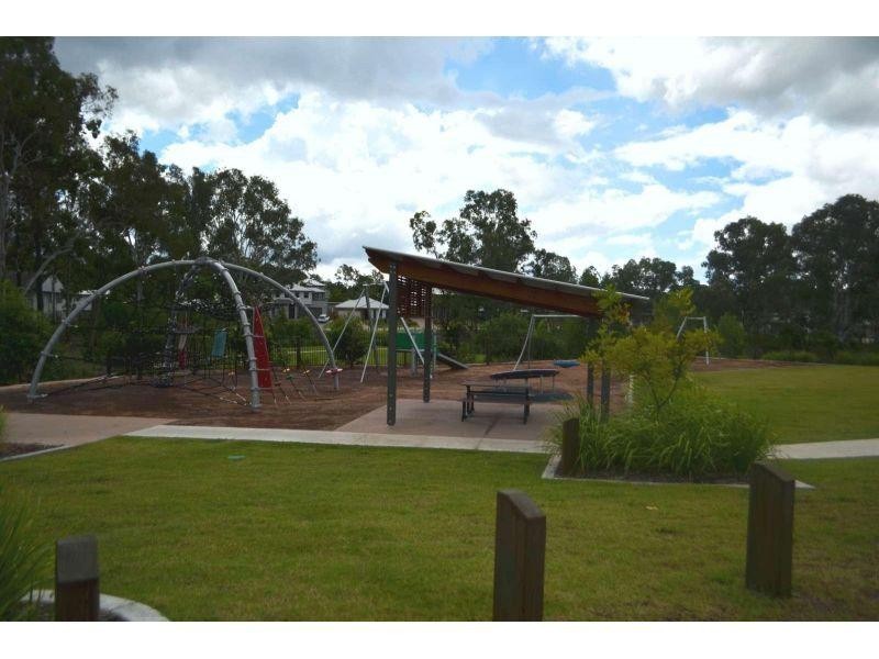 16 Pamphlett Street, Oxley QLD 4075