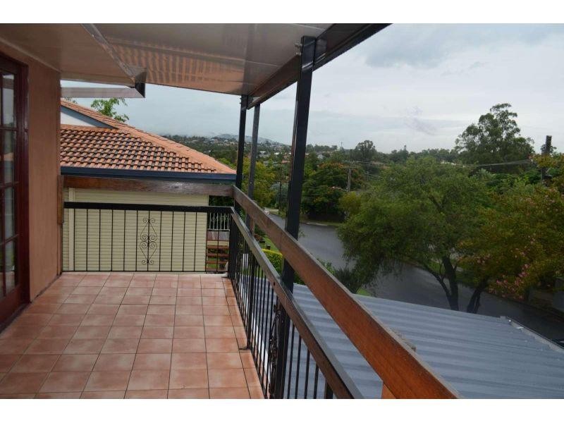 66 Brownie Street, Jamboree Heights QLD 4074