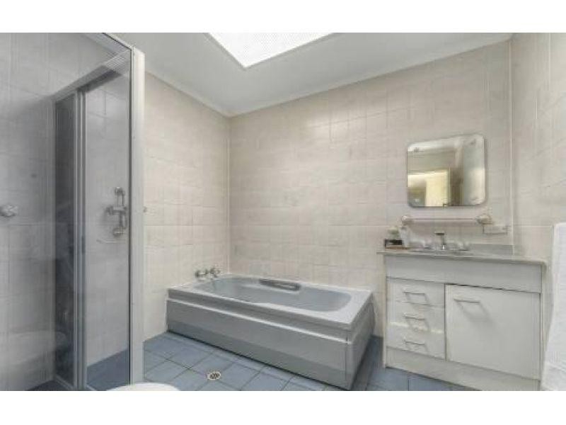 10 Douglas Street, Sherwood QLD 4075