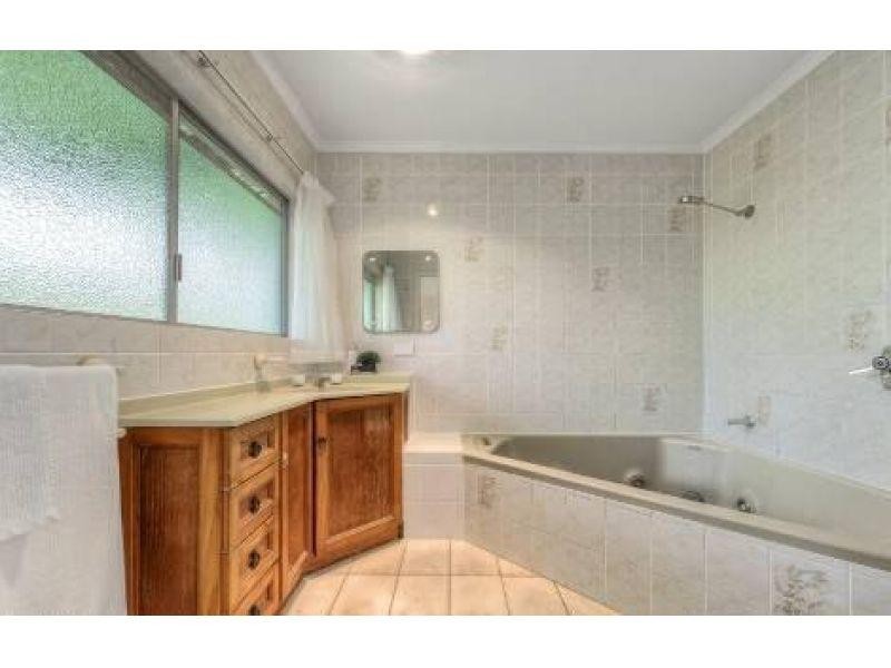 10 Douglas Street, Sherwood QLD 4075