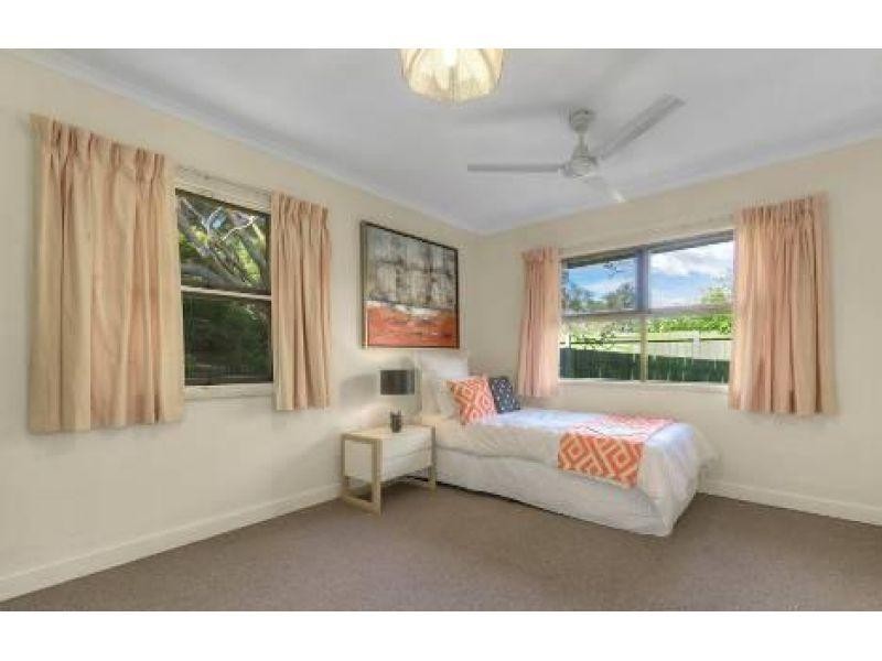 10 Douglas Street, Sherwood QLD 4075