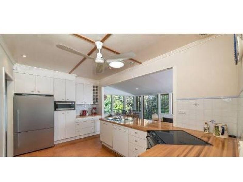 63 Kenmore Road, Kenmore QLD 4069