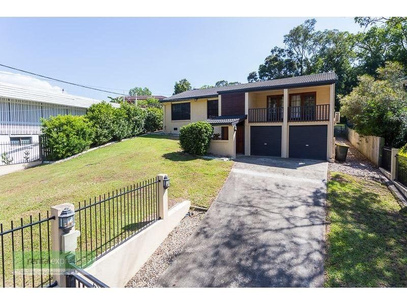 12 Tucker Street, Chapel Hill QLD 4069