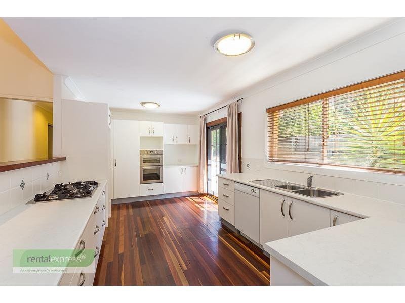 12 Tucker Street, Chapel Hill QLD 4069