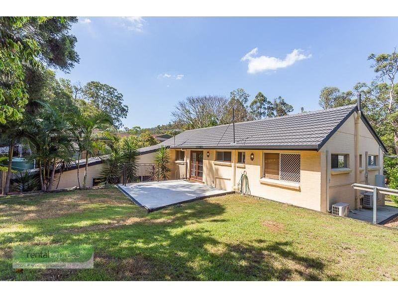 12 Tucker Street, Chapel Hill QLD 4069