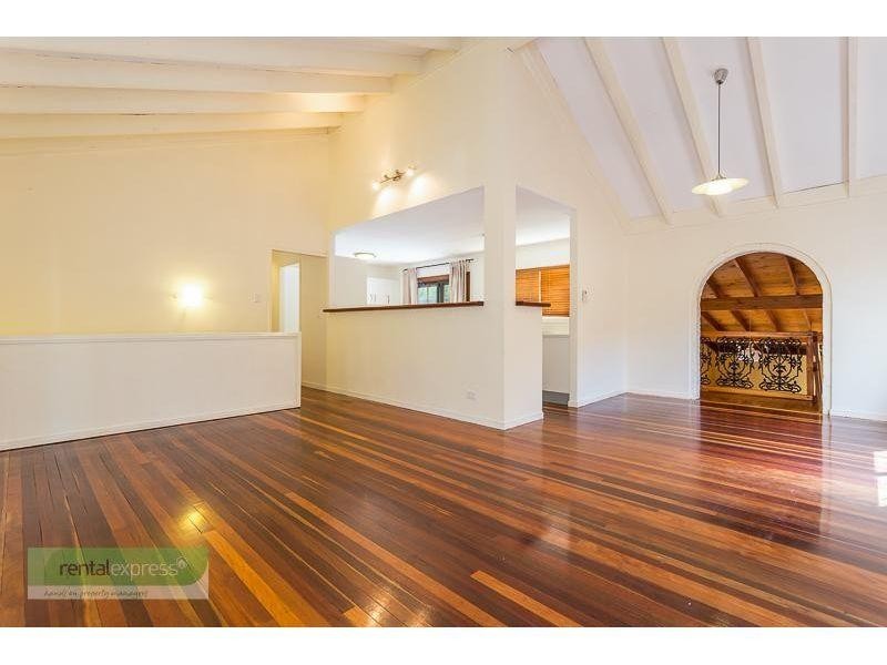 12 Tucker Street, Chapel Hill QLD 4069