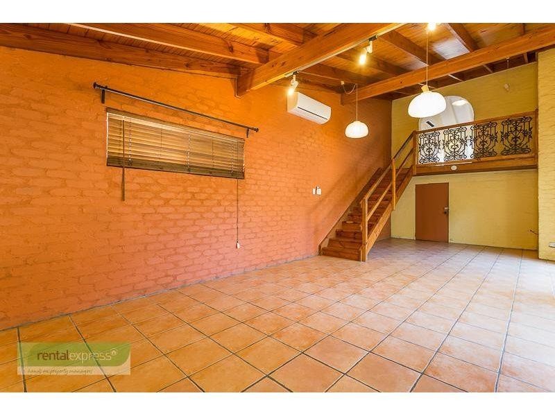12 Tucker Street, Chapel Hill QLD 4069