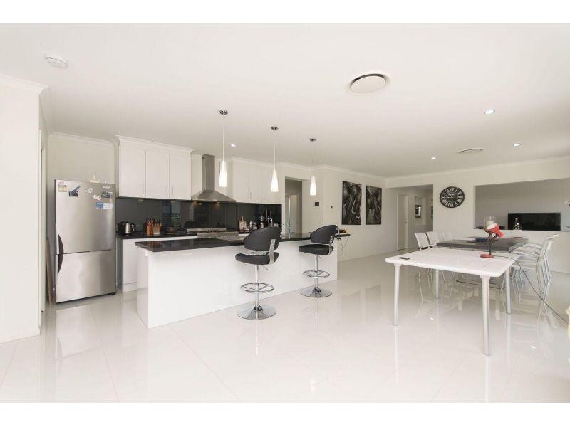 25 Pamphlett Street, Oxley QLD 4075