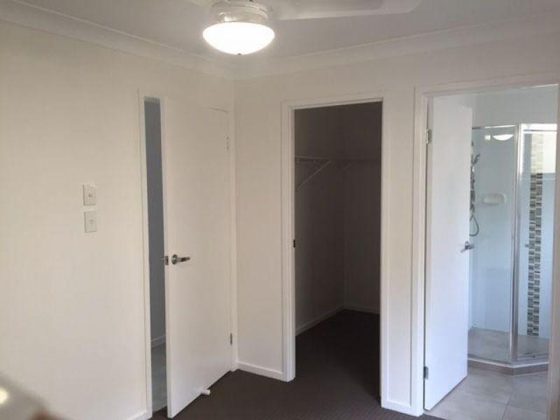 1/22 Groeschel Court, Goodna QLD 4300