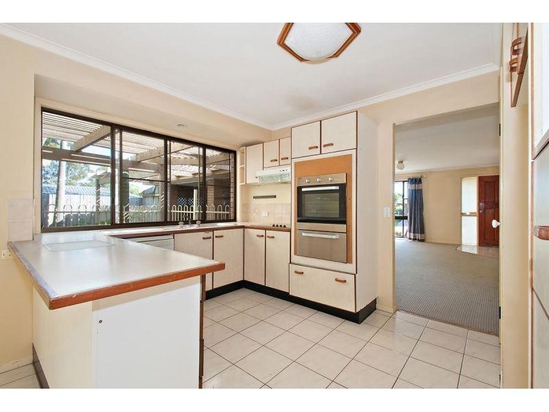 5 Buscall Court, Sinnamon Park QLD 4073