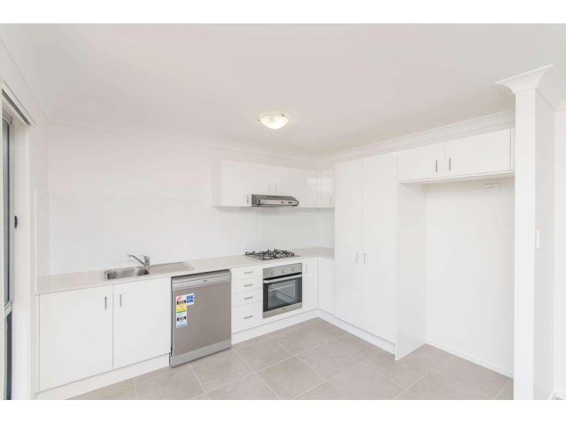 2/64 Whitmore Crescent, Goodna QLD 4300