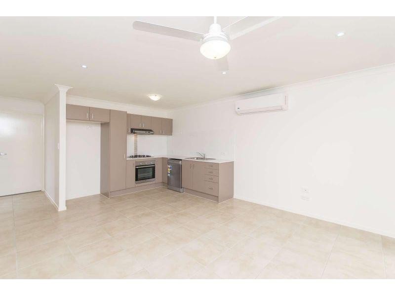 2/2 Groeschel Court, Goodna QLD 4300