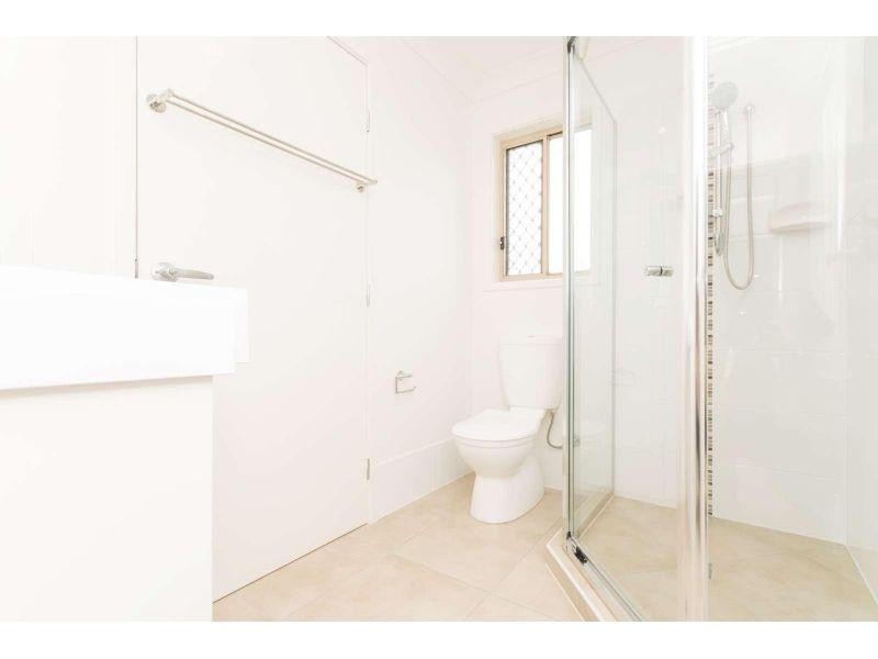 2/2 Groeschel Court, Goodna QLD 4300