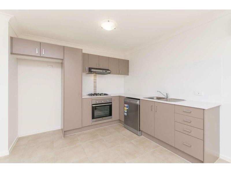 2/2 Groeschel Court, Goodna QLD 4300