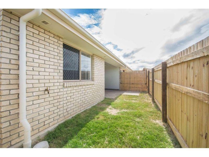 2/2 Groeschel Court, Goodna QLD 4300