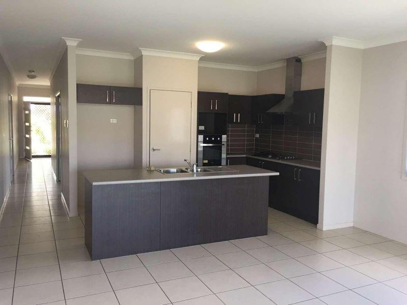 2 Erbin Lane, Augustine Heights QLD 4300