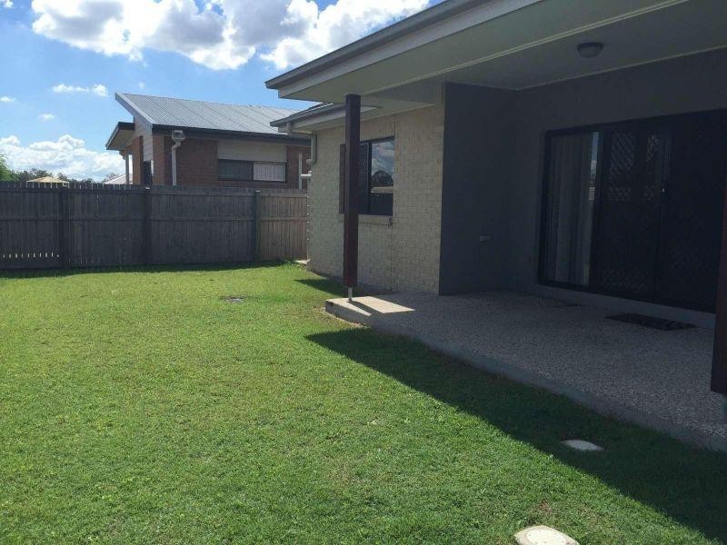 2 Erbin Lane, Augustine Heights QLD 4300