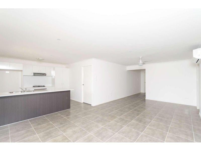 1/8 Groeschel Court, Goodna QLD 4300