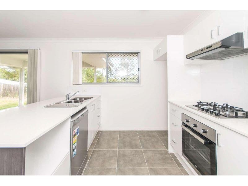 1/8 Groeschel Court, Goodna QLD 4300