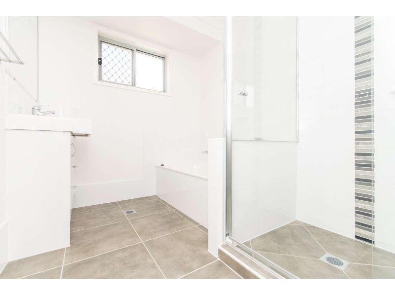 1/8 Groeschel Court, Goodna QLD 4300