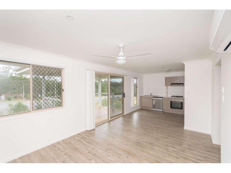 2/10 Groeschel Court, Goodna QLD 4300