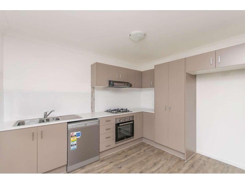 2/10 Groeschel Court, Goodna QLD 4300