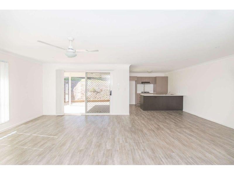 2/11 Groeschel Court, Goodna QLD 4300