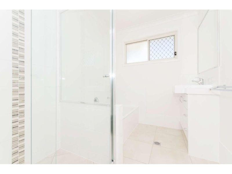 2/11 Groeschel Court, Goodna QLD 4300