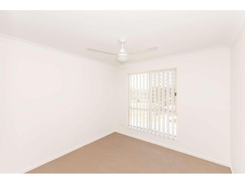 2/11 Groeschel Court, Goodna QLD 4300