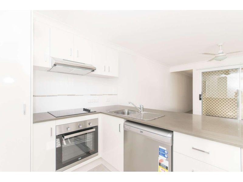 2/16 Groeschel Court, Goodna QLD 4300