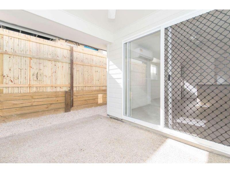 2/16 Groeschel Court, Goodna QLD 4300