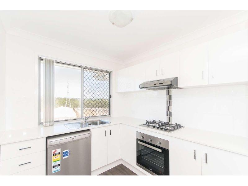 2/13 Groeschel Court, Goodna QLD 4300