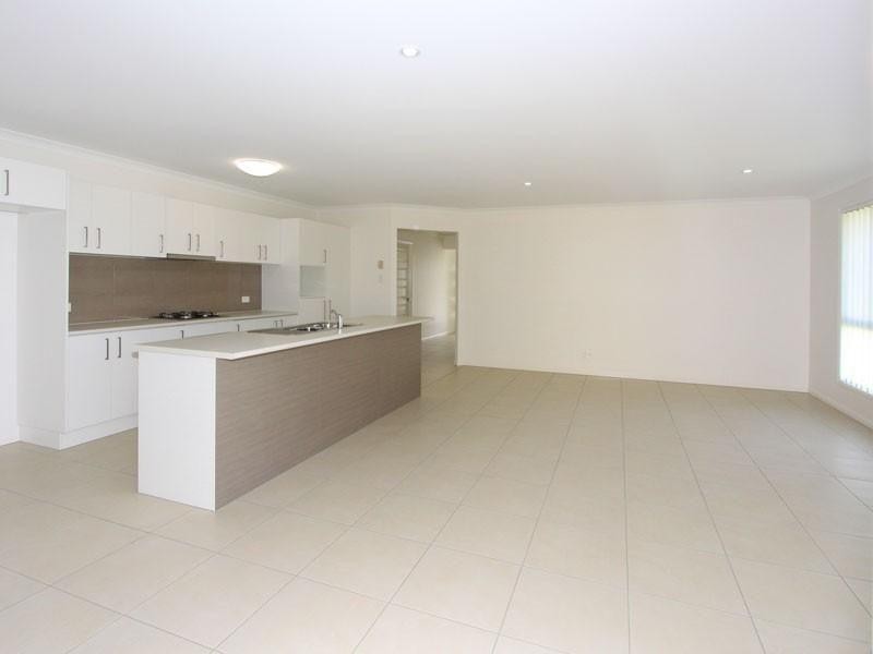 3 Fred Pham Crescent, Doolandella QLD 4077