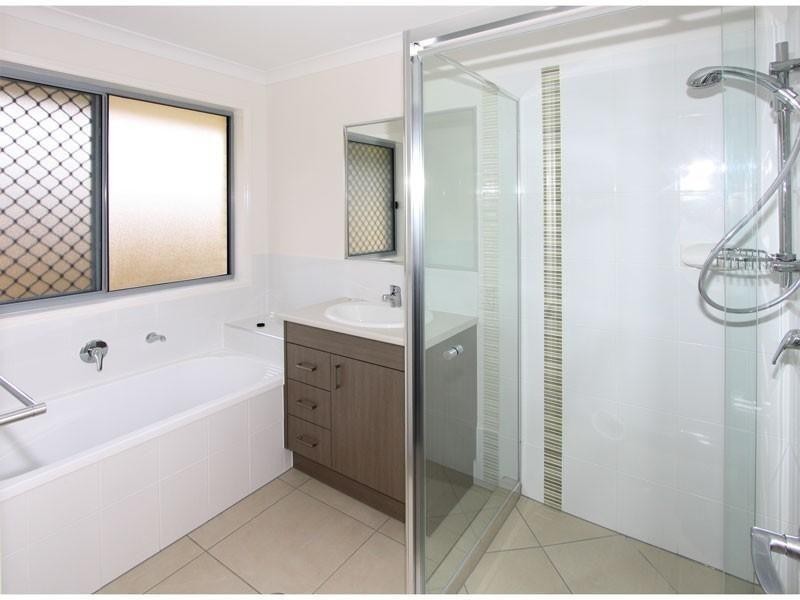 3 Fred Pham Crescent, Doolandella QLD 4077