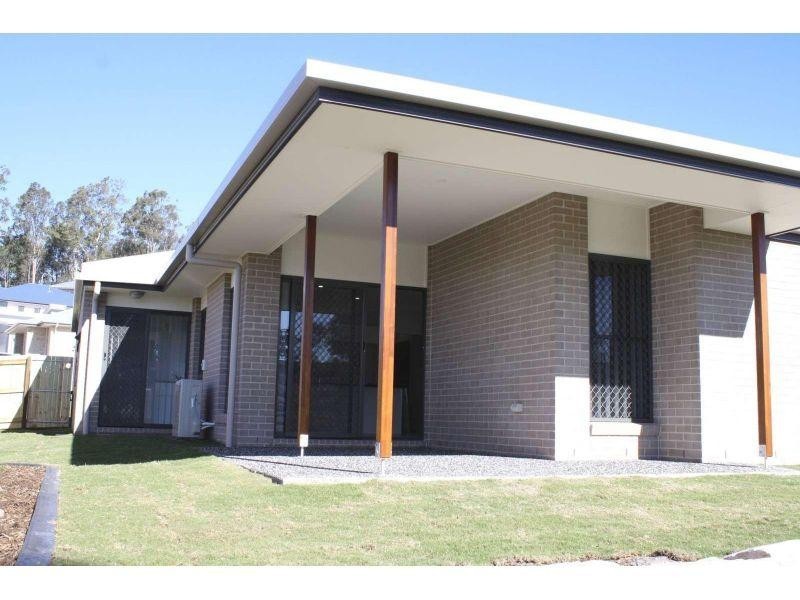 13 Dee Street, Deebing Heights QLD 4306
