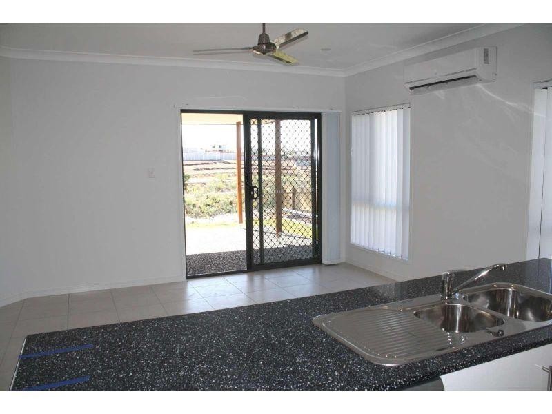 13 Dee Street, Deebing Heights QLD 4306