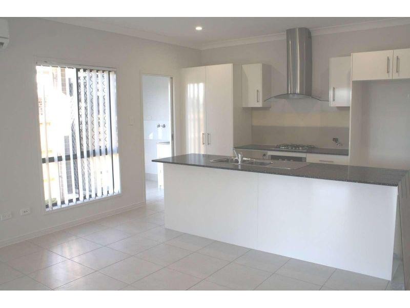 13 Dee Street, Deebing Heights QLD 4306