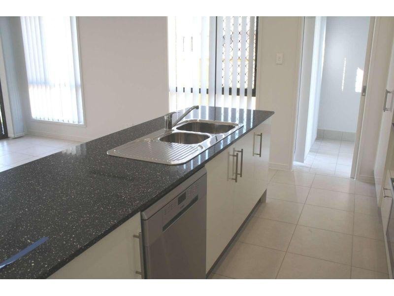 13 Dee Street, Deebing Heights QLD 4306