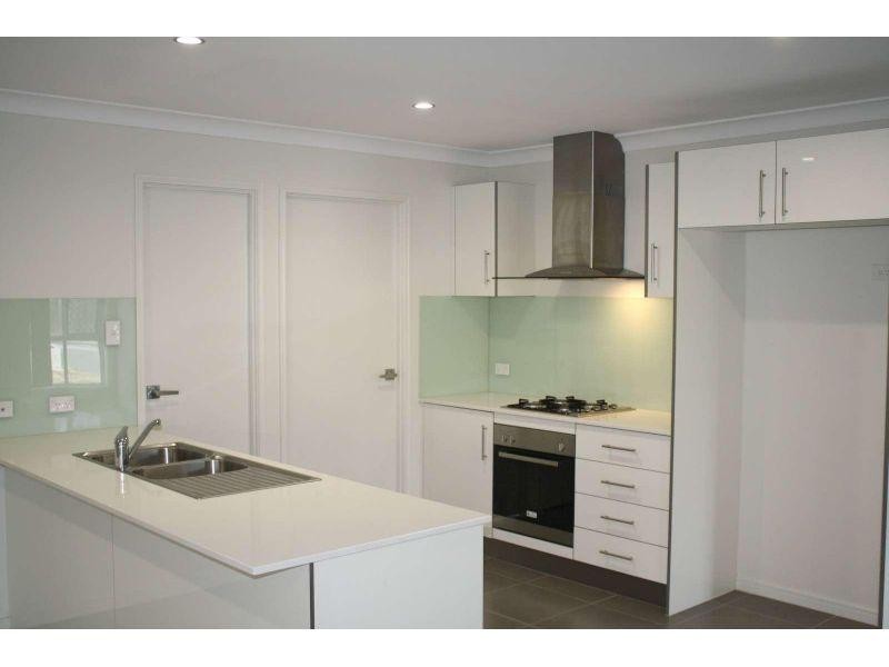 6 Jellett Drive, Deebing Heights QLD 4306