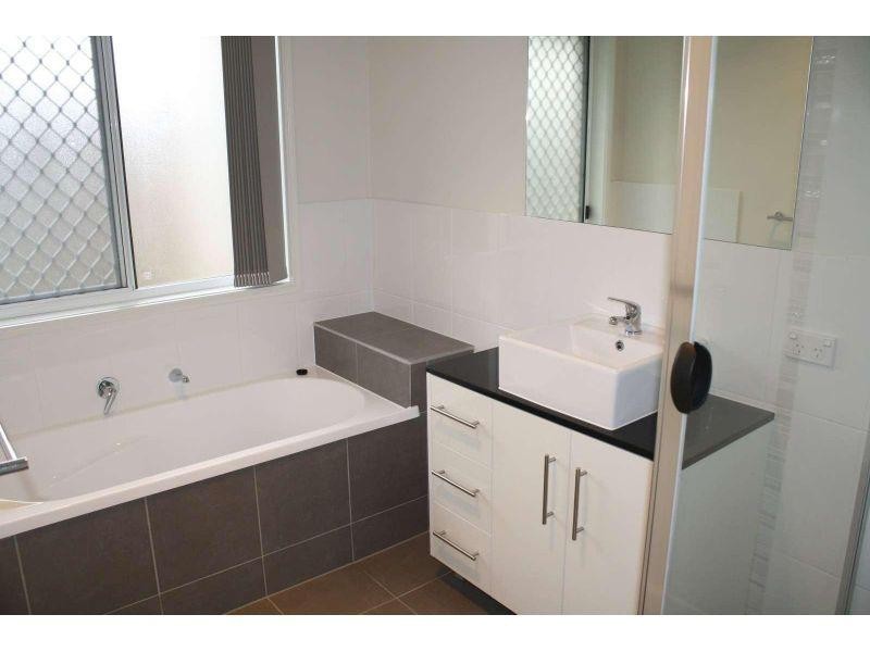 6 Jellett Drive, Deebing Heights QLD 4306