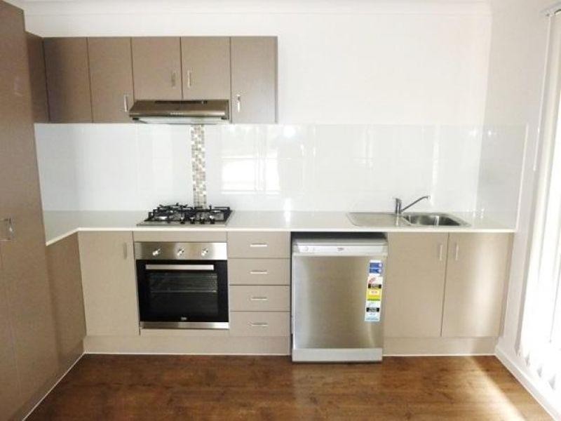 2/18 George Rant Court, Goodna QLD 4300