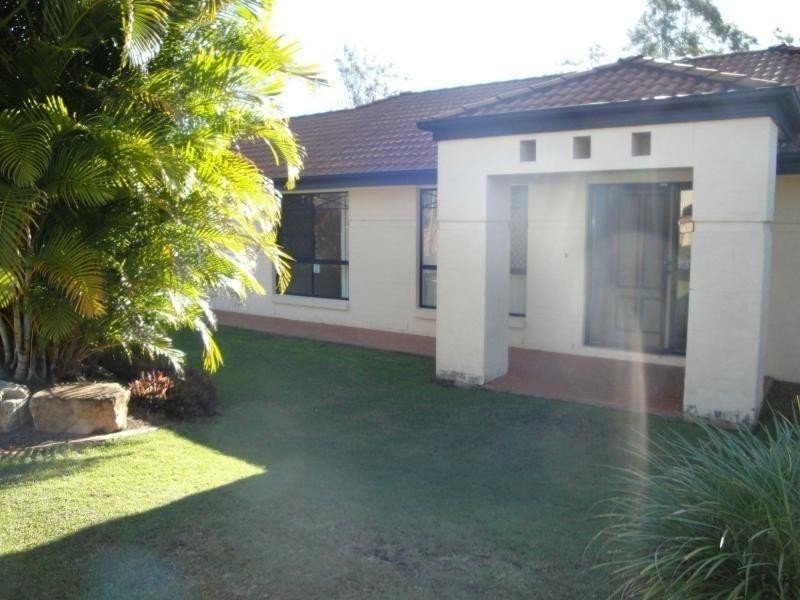 1 Derwent  Place, Riverhills QLD 4074