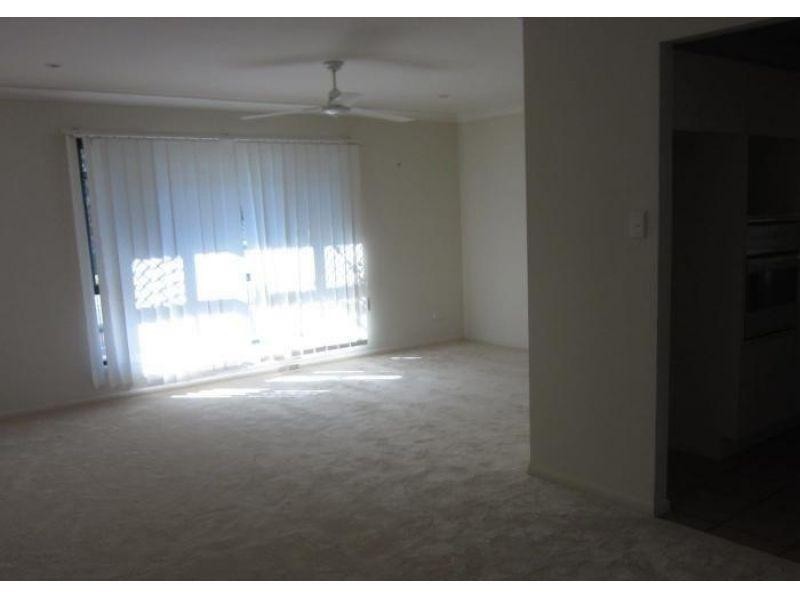 1 Derwent  Place, Riverhills QLD 4074