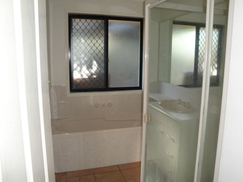 1 Derwent  Place, Riverhills QLD 4074